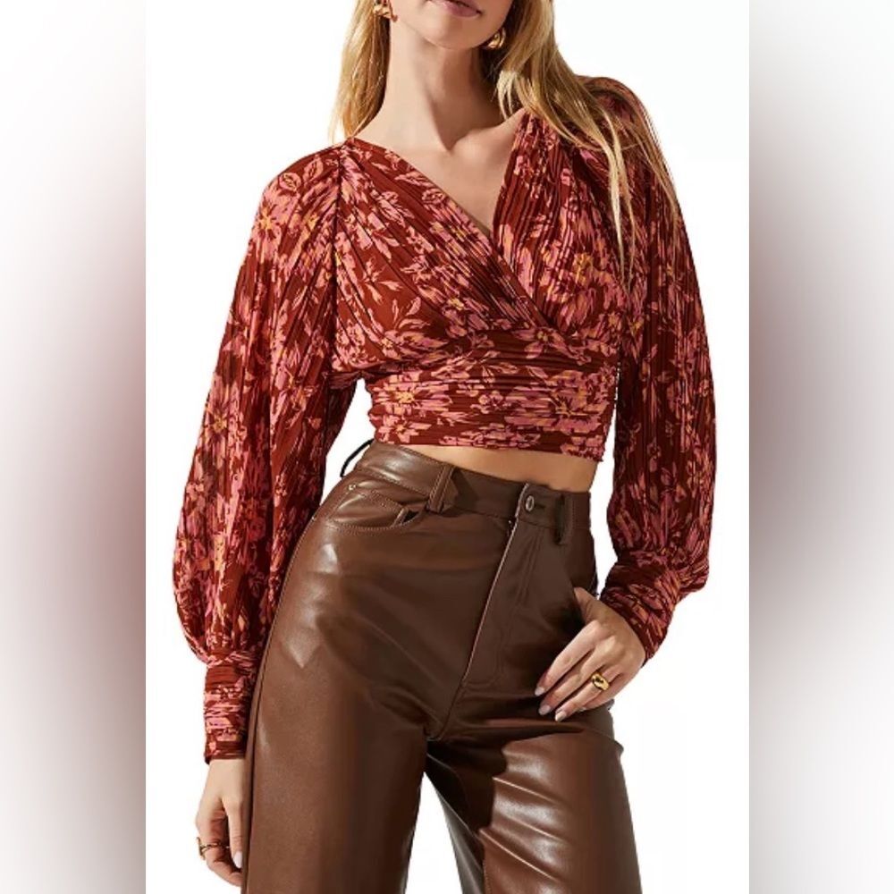 ASTR Rust with pink/yellow floral print long sleeved Crop Top. Sz L.